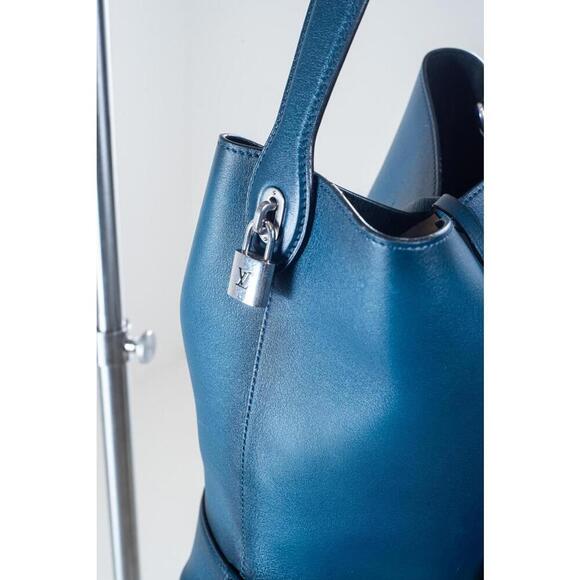 Louis Vuitton Blue Cuir Nuance Bucket Bag - Picture 3 of 7